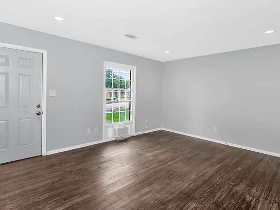 4th image of 3011 Love Ave NW