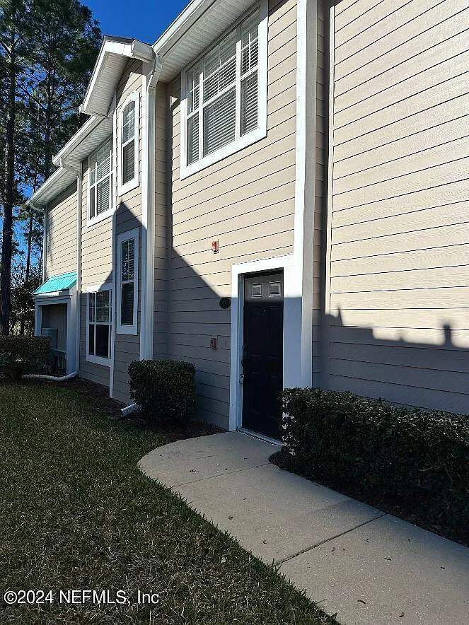 3 bed, 3.0 bath, 1310 sqft, $1,995 — Photo 2