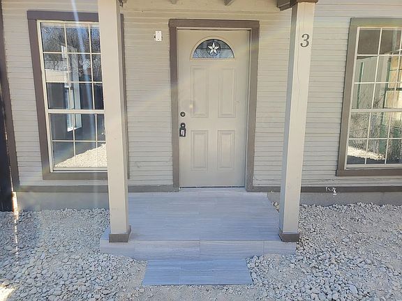 3rd image of 134 Albert St #3