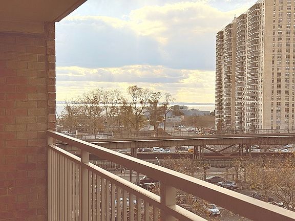 4th image of 2915 W 5th St APT 7E