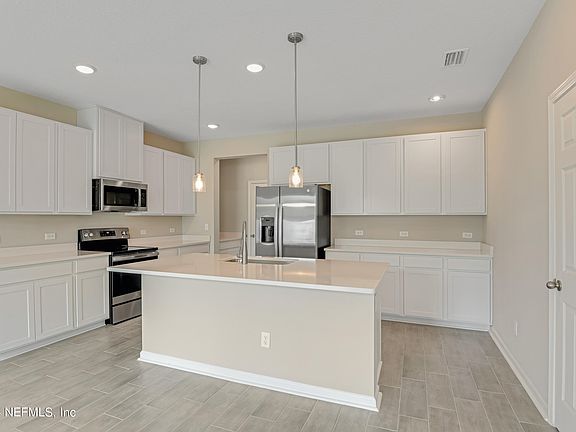 5th image of 6934 MIRAGE Street