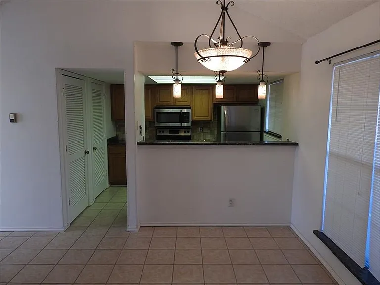248 Jefferson Pkwy — Photo 6