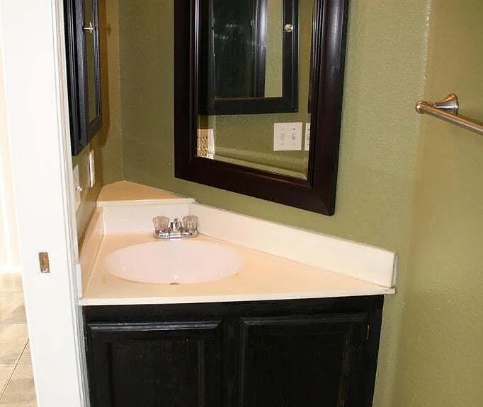 1013 W Westchester Ave — Photo 10
