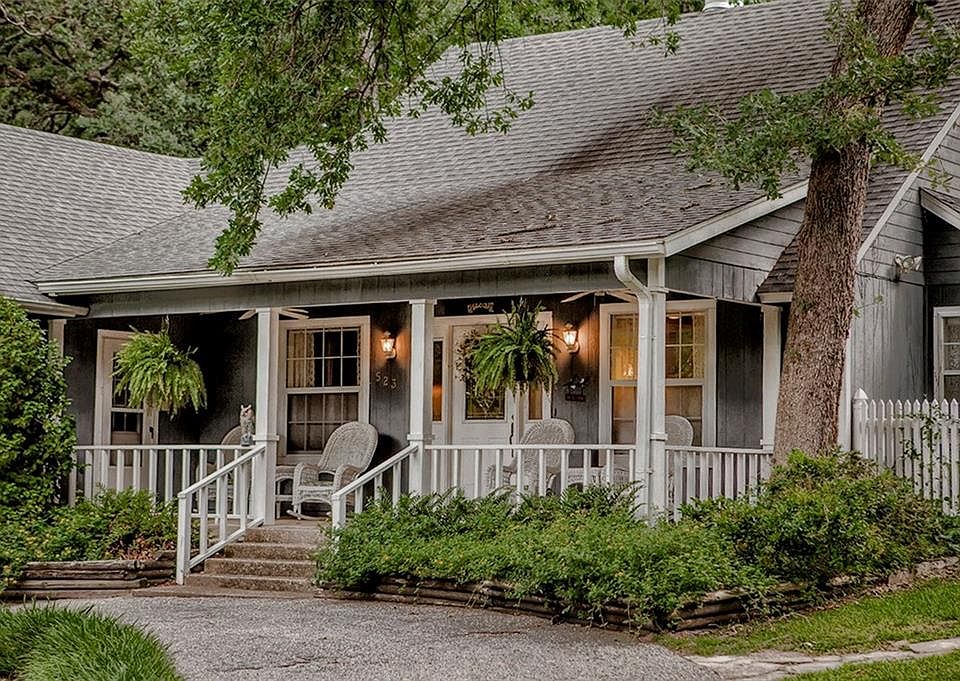 1st image of 523 Woodside Dr