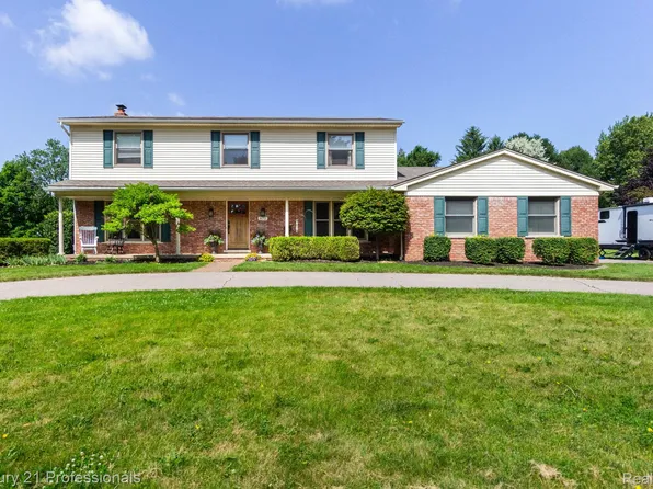 671 Bridgestone Dr, Rochester Hills, MI 48309