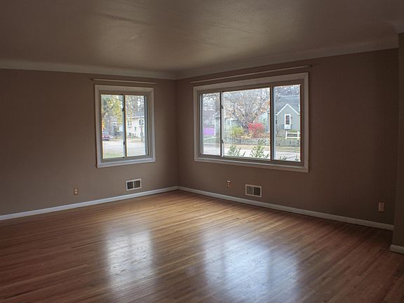 3rd image of 712 Parkway Dr