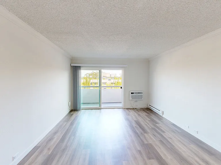 Eight 80 Newport Beach — Photo 193