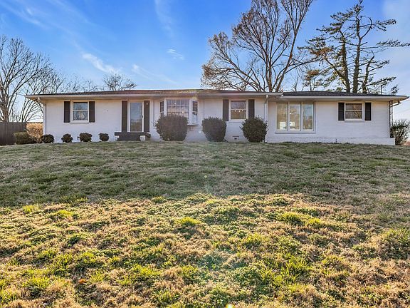 3rd image of 301 Bramblewood Dr