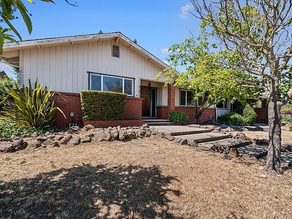 2nd image of 4765 Stonehedge Drive