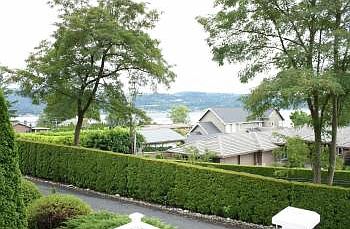 4th image of 2401 E Lake Sammamish Pl SE