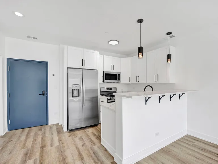 4350 W Lawrence Ave #405 — Photo 3
