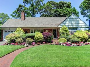 2165 Seneca Dr E, Merrick, NY 11566