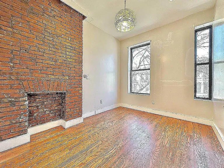 1170 Halsey St #19 — Photo 1