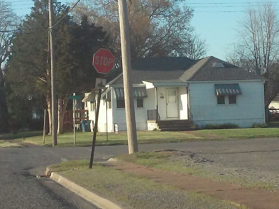 front view of house showing covered porch