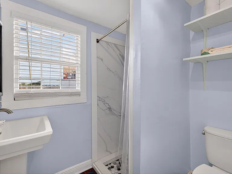 534 E Gordon Ln — Photo 20