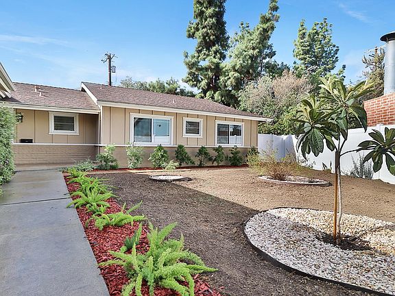 Nice, big front yard with drought-resistant plants