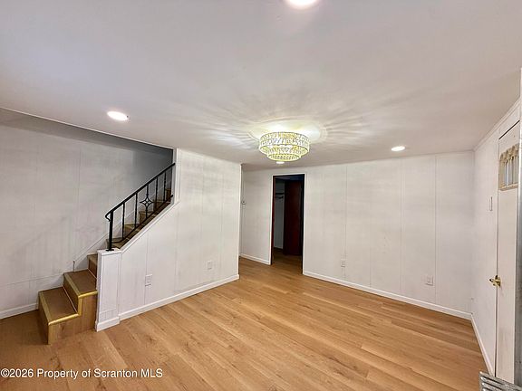 3rd image of 619 Hickory St