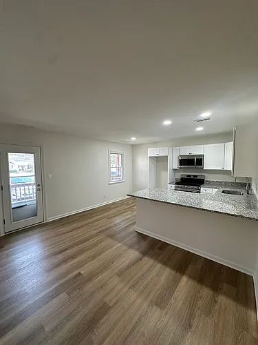 10 Cedar Ave #E Photo 1