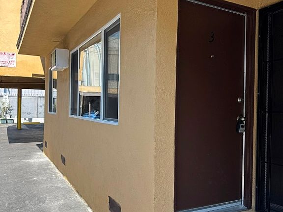 4th image of 923 N Hudson Ave APT 3