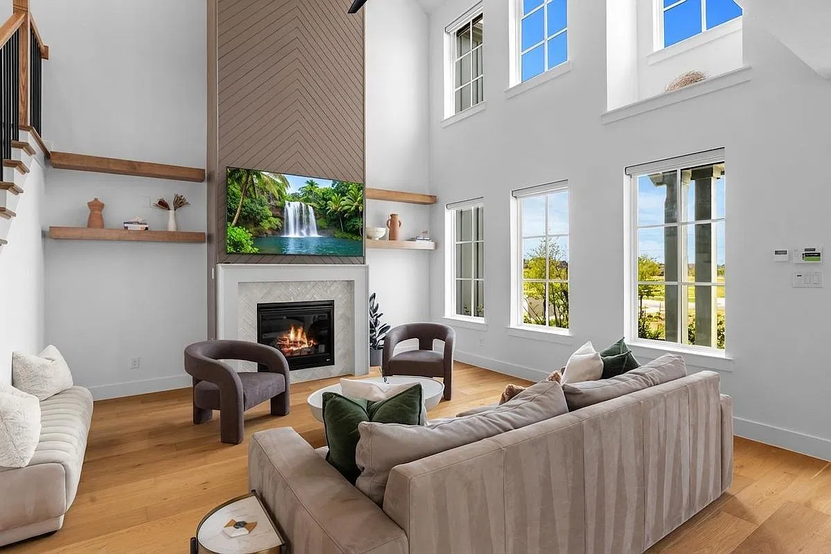 3 bed, 3.5 bath, 2359 sqft, $5,500 — Photo 4