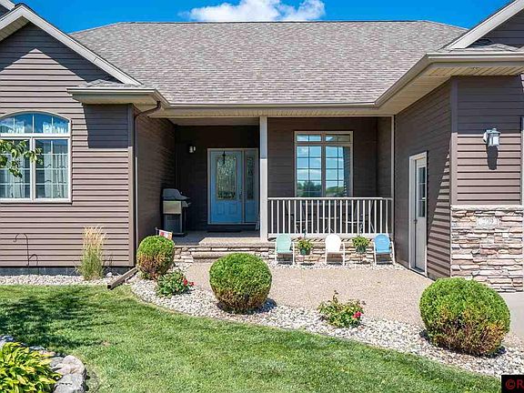 2nd image of 209 Creekside Dr