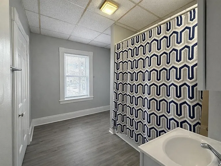 133 University Ave #6 — Photo 8