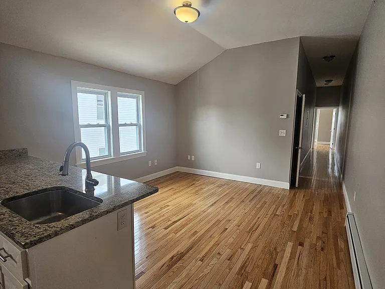 92 Hamilton St #5 — Photo 2