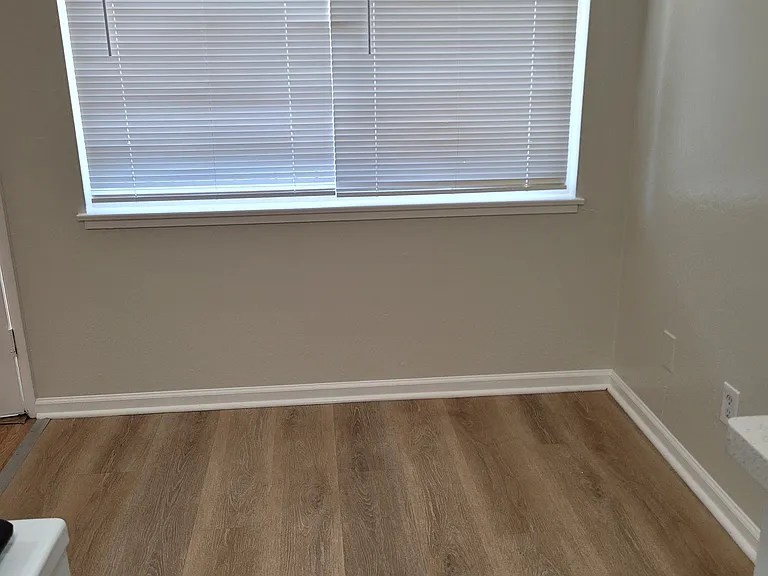 560 Geneva Ave — Photo 8