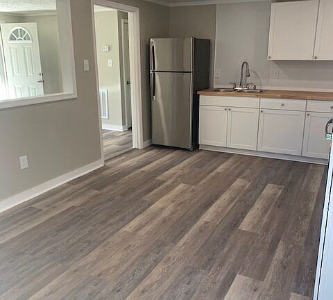 5th image of 201 Harvey Dr