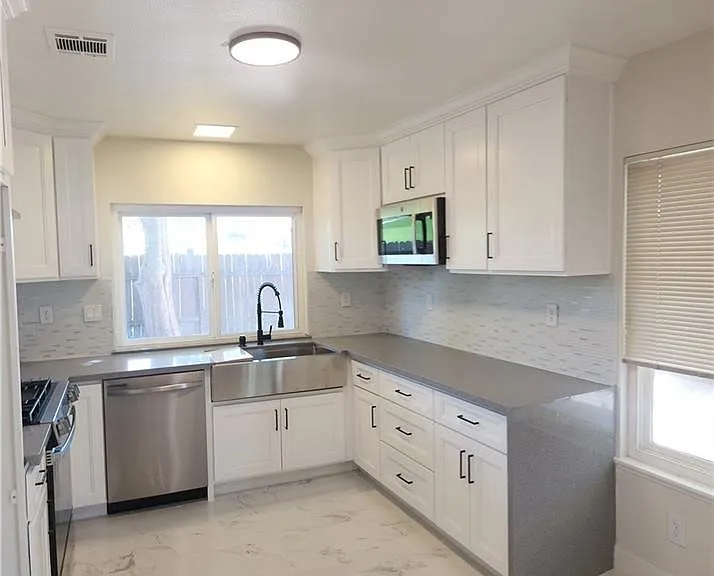 10160 Medallion Pl — Photo 4