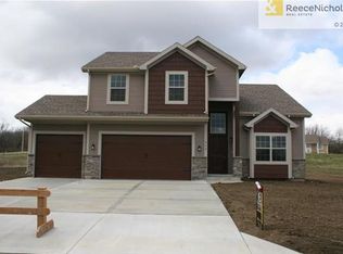 808 N Whispering Hills Dr, Lone Jack, MO 64070