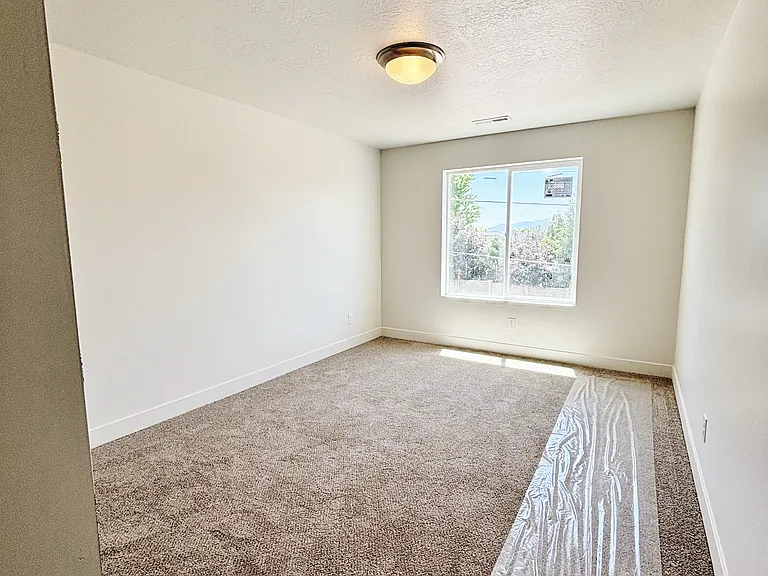 375 E 1600 N — Photo 34