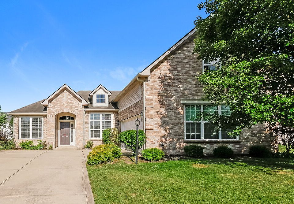 1st image of 8729 N Autumnview Dr