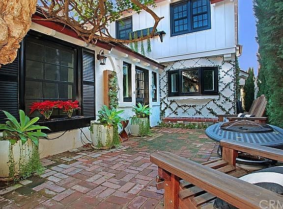 Beautiful front entry brick patio with fountain