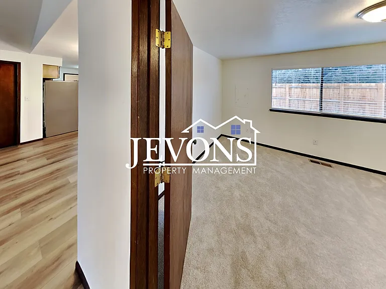 1202 S 39th Ave — Photo 21
