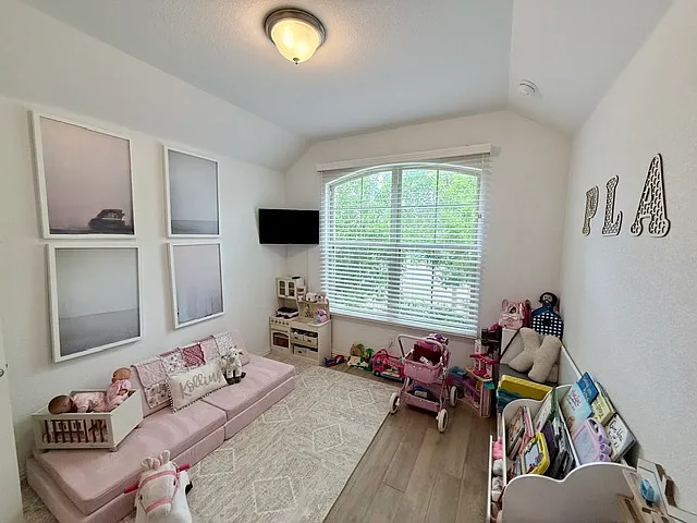 2036 Meliana Dr — Photo 17