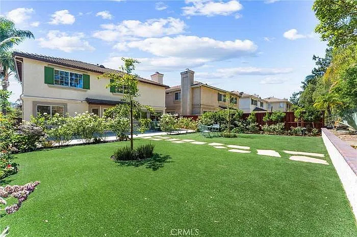 4 bed, 2235 sqft, $5,750 — Photo 2