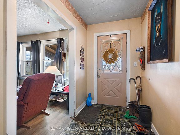 3rd image of 71 Johnston St