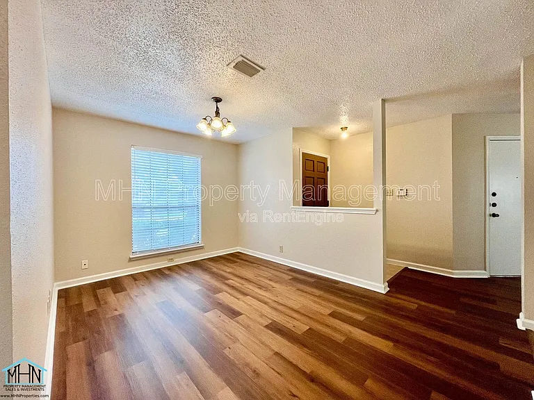 1627 Firwick Dr — Photo 4