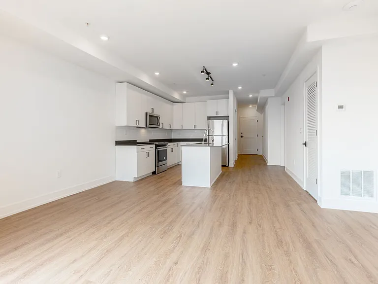 1525 Ridge Ave #301 — Photo 3