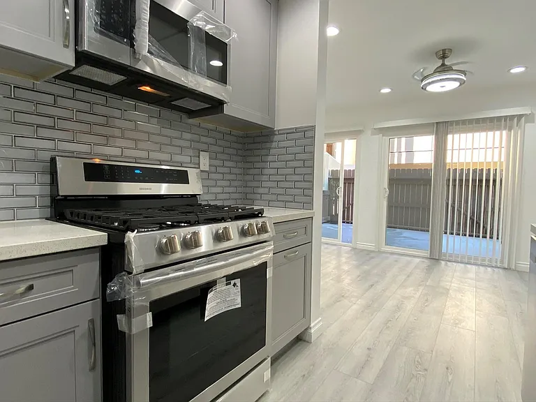 513 Avenue G #G — Photo 10