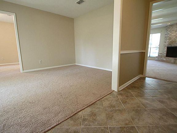 ENTRY WAY. FORMAL LIVING ROOM OFF TO THE LEFT OF THE FRONT DOOR