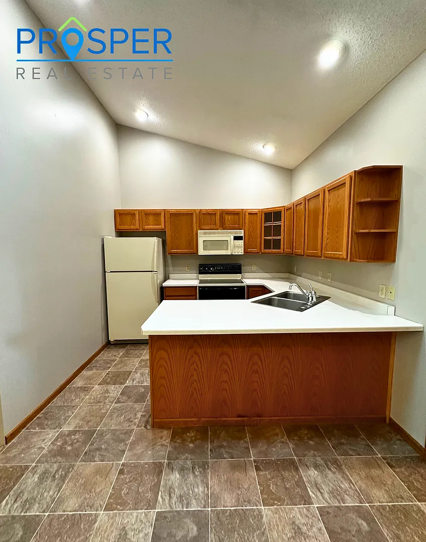 HO3920 — Photo 2
