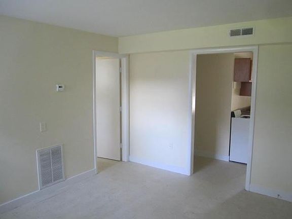 3rd image of 208 Dove St