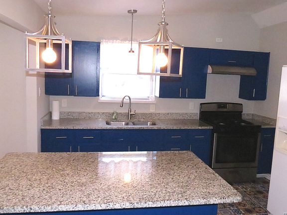 4th image of 710 Karen Ln