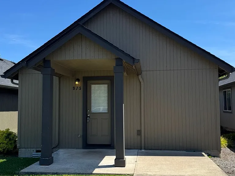 975 N Pacific Hwy #99 — Photo 13