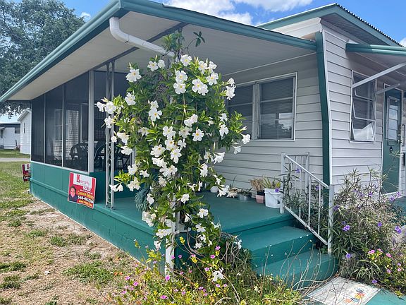 4th image of 289 Debbie Ave