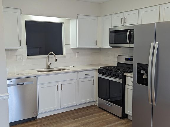 3rd image of 1021 Huntington Trce SE