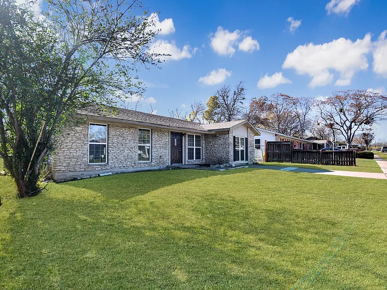 1206 Bonner Dr — Photo 3