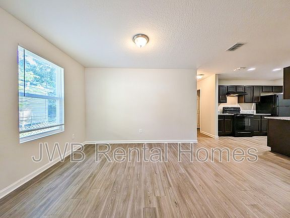 4th image of 1143 Van Buren St